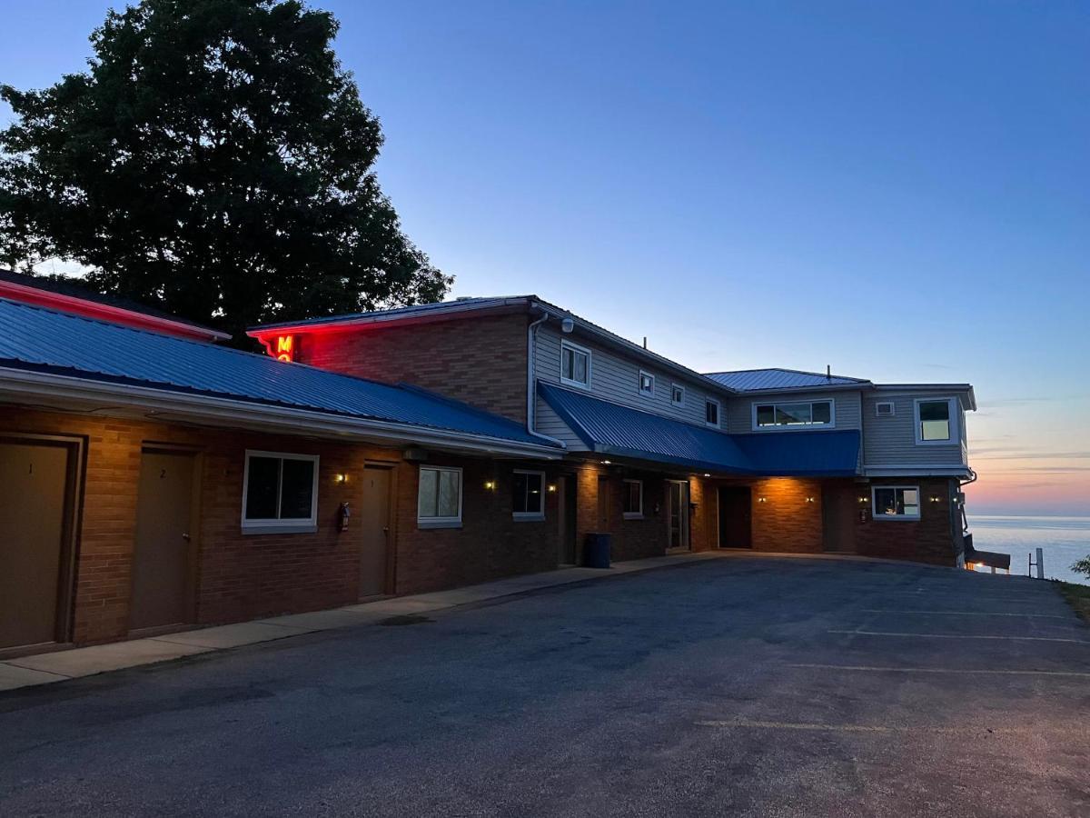 Pete'S Lakefront Motel, Llc Geneva Exterior photo